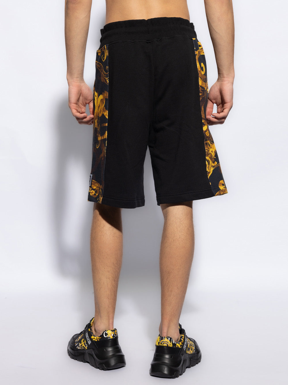 VERSACE JEANS COUTURE Shorts Uomo - Nero modello 76GAD3C0